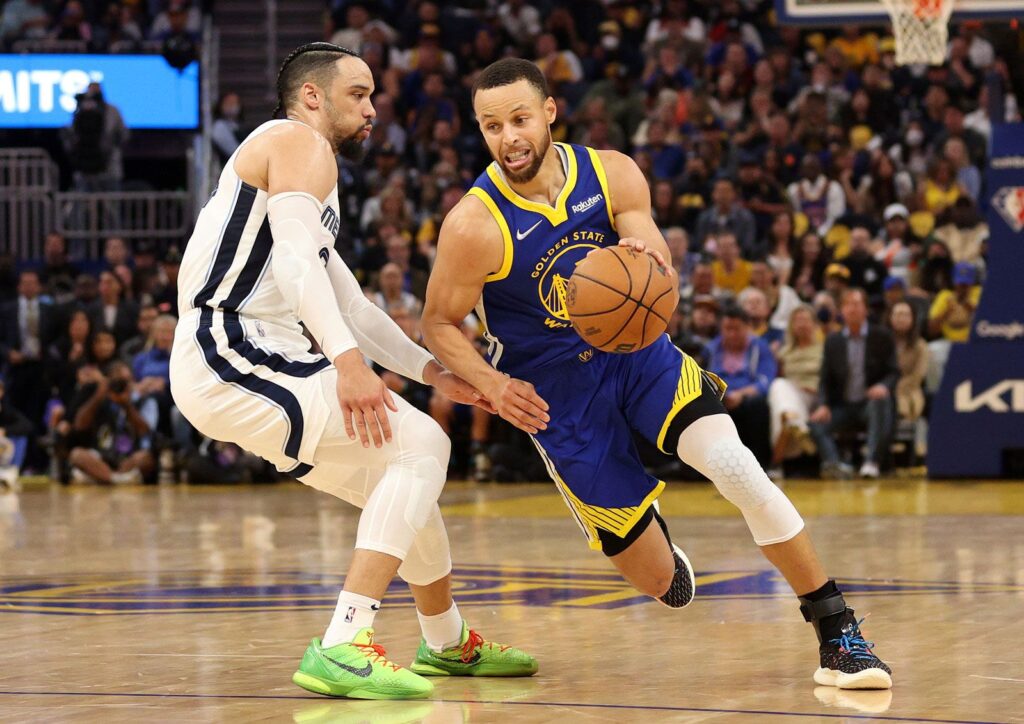 Stephen-Curry-Golden-State-Warriors-Dillon-Brooks-Memphis-Grizzlies-NBA-action-2022