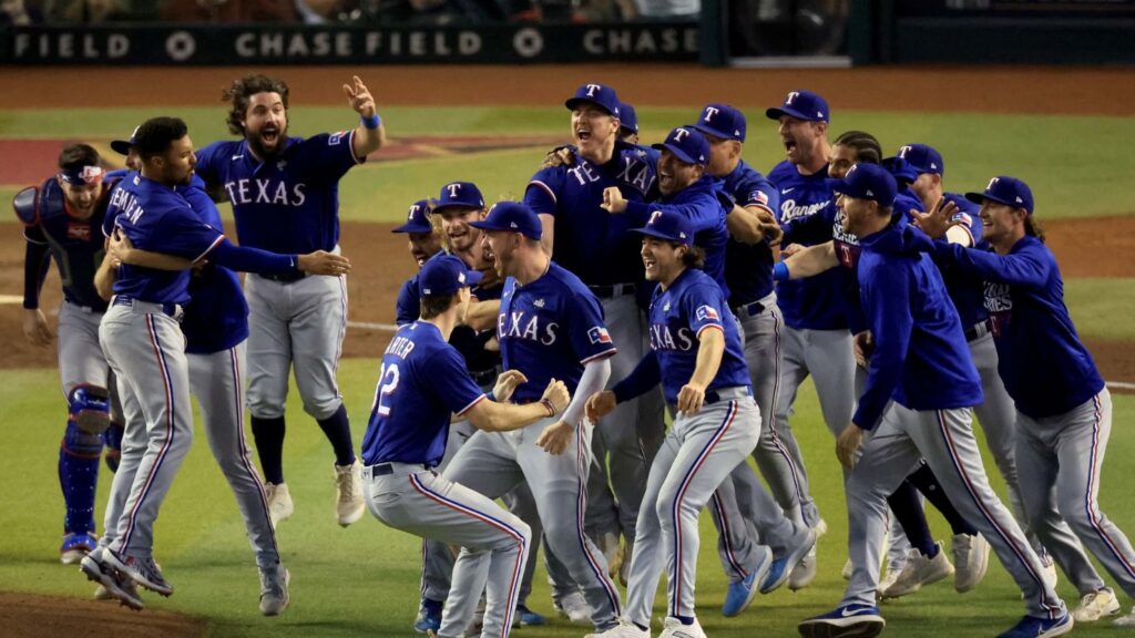 231101225809-08-world-series-rangers-diamondbacks-baseball