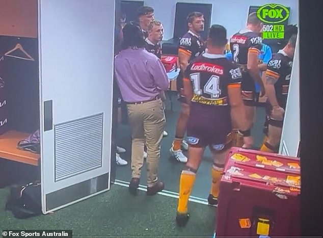 56381959-10700425-Ryan_James_No_14_suspiciously_stepped_away_from_other_Broncos_pl-a-1_1649456430523