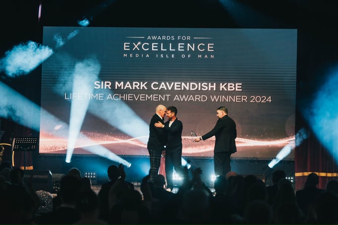 Mark-Cavendish-receives-the-Lifetime-Achievement-award