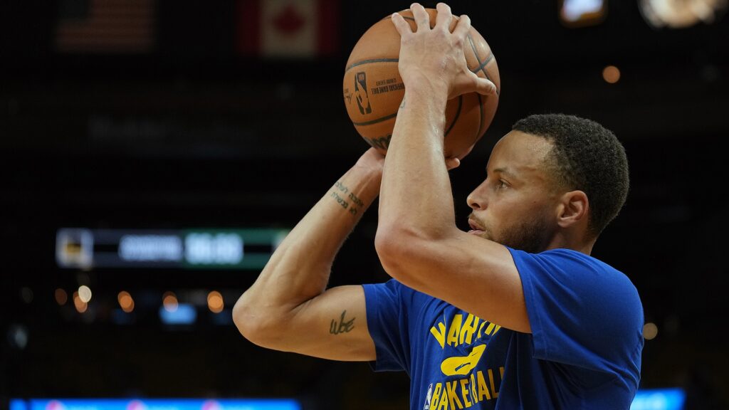 stephen-curry-shoots-warmups