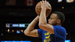 stephen-curry-shoots-warmups