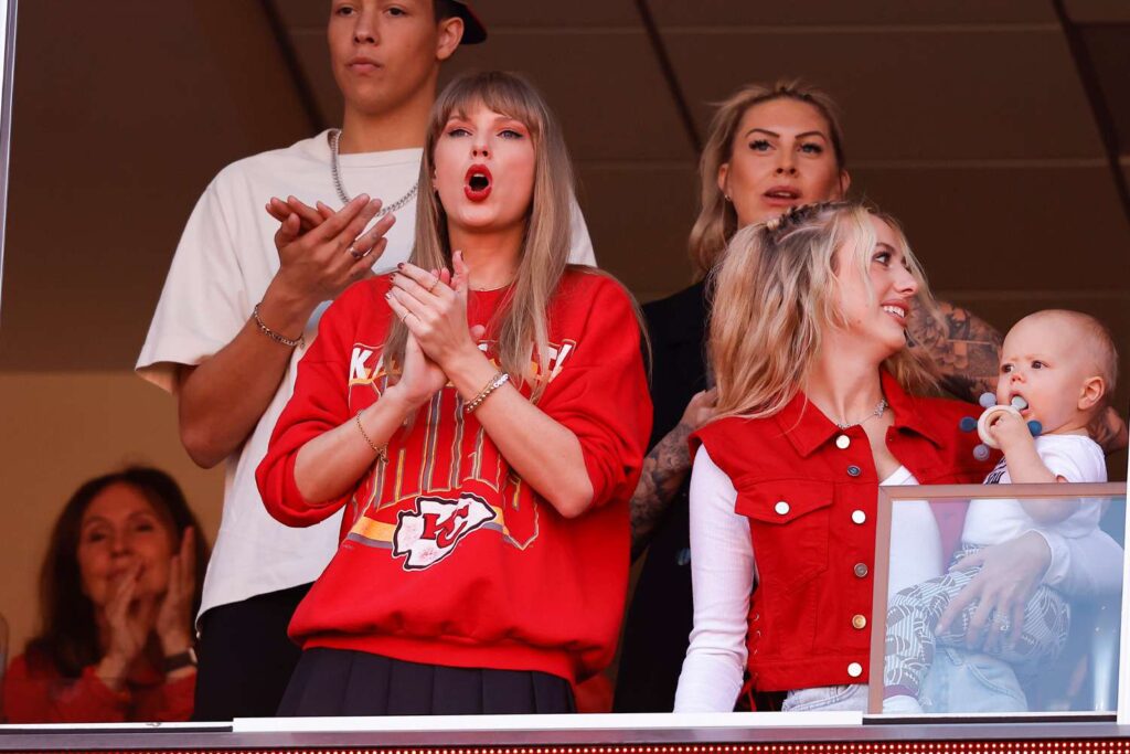 taylor-swift-gameday-102223-1-64c1a3f1d19041fba406d415154aa4eb